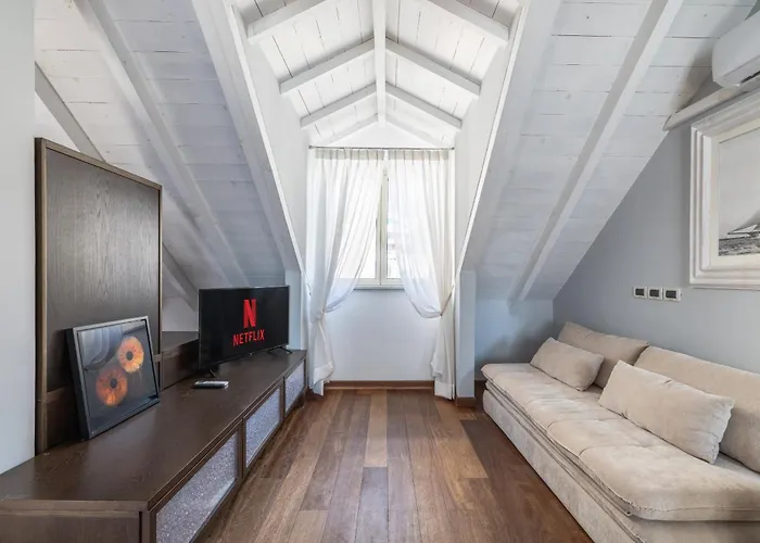 公寓式酒店 White Loft 4*